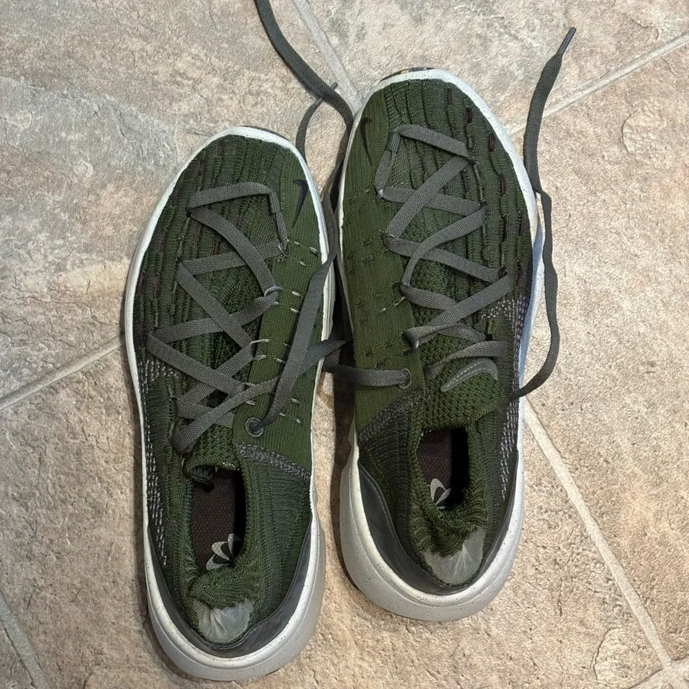 Nike Space Hippie 04 Olive Sneakers - Picture 2 of 6